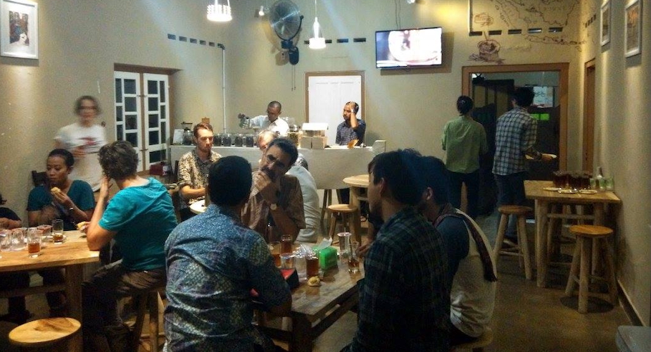 A discussion about Pat's book held at Ining's cafe, 2016 / Ining Isaiyas